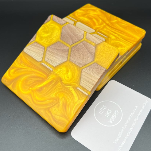 Hexagon Patterned Coasters-<p>Red - Set off 2</p>